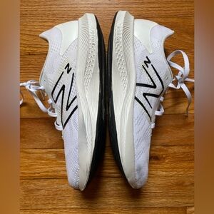 New Balance EUC White Running Shoes women’s size 8
